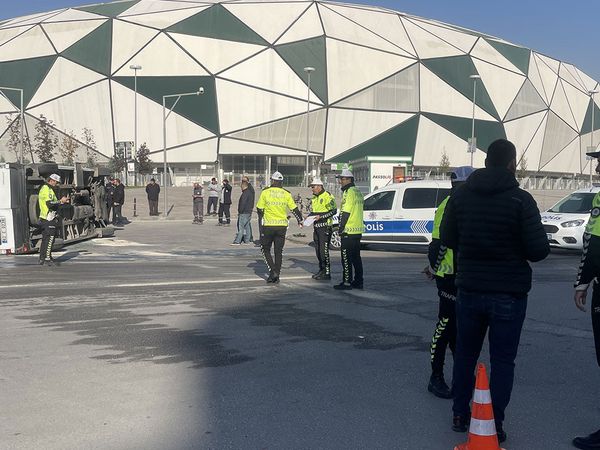 Konya’da korkutan kaza: Öğrenci servisi ve otomobil çarpıştı, çok sayıda yaralı var