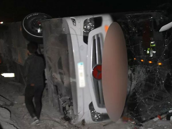 Konya'da Yolcu Otobüsü Devrildi: 1'i Ağır 14 Kişi Yaralandı