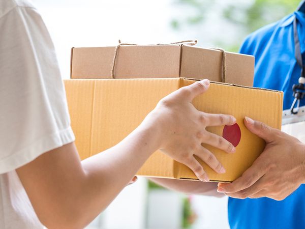 Kurye Terörü! Sipariş Götürdüğü Binaya İdrarını Yaptı