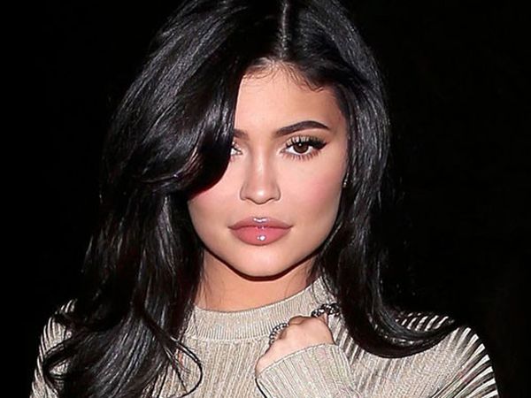 Kylie Jenner, Babası Caitlyn Jenner'a Makyaj Yaptı