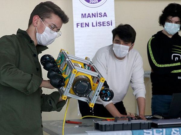 Lise Öğrencileri 3 Haftada İnsansız Su Altı Robotu Yaptı