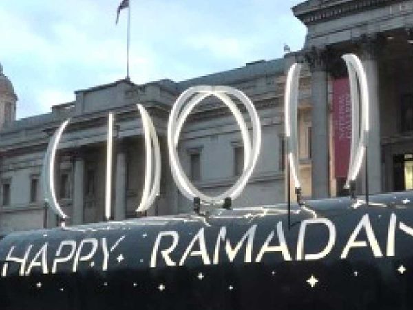 Londra'da iftar yemeği organizasyonu düzenlendi: Ezanı Türk imam okudu