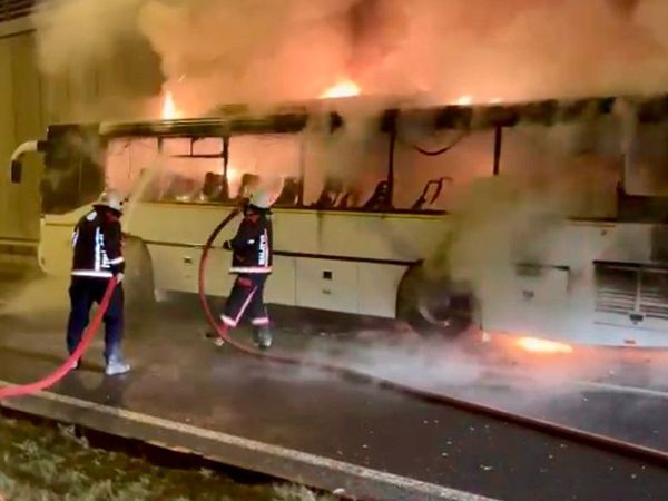 Malatya’da korkutan yangın! Seyir halindeki otobüs alev aldı