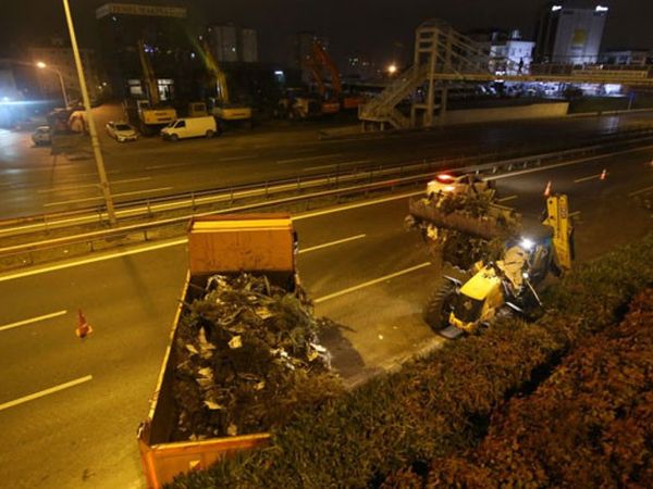 Maltepe'de Dikey Bahçeler Sökülüyor