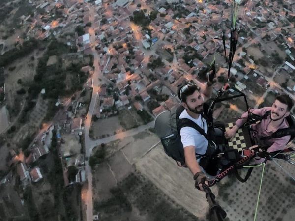 Manisa'da Gökyüzünde Tavla Keyfi Yağan Pilotlar Sosyal Medyada İlgiye Uğradı