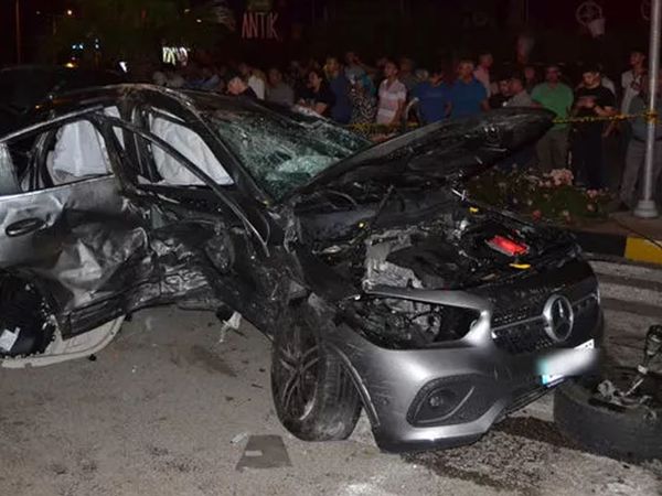 Manisa'da korkunç trafik kazası! Araçlar adeta tuzla buz oldu