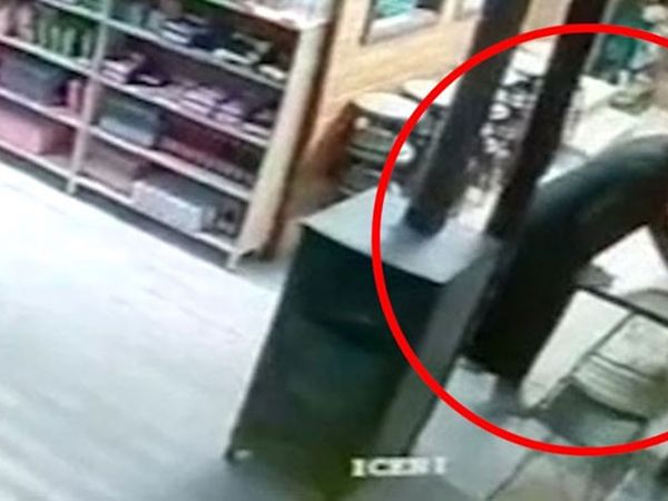 Masaları temizliyordu Ölümden Kıl Payı Kurtuldu