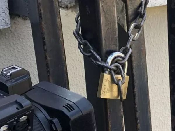 MEB'in Kapısına Zincir Kilidi Kılıçdaroğlu'nun Koruması Taktırdı İddiası
