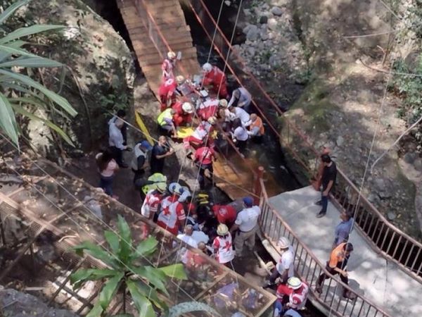 Meksika'da kabus dolu anlar! Belediye başkanı dahil 25 yarılı var!