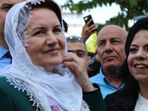 Meral Akşener Neden Aşı Olurken Fotoğraf Paylaşmadı?