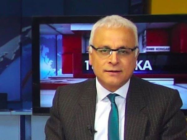 Merdan Yanardağ'dan skandal sözler: canlı yayında İHA ve SİHA'lara oyuncak uçak benzetmesi yaptı