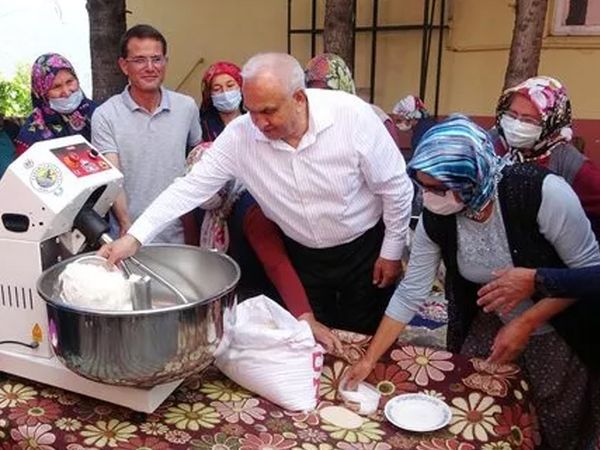 Mersin’de Emekçi Kadınlara Kolaylık Geldi! Yörük Kadınları Hamur Yoğurma Makinesiyle Tanıştı