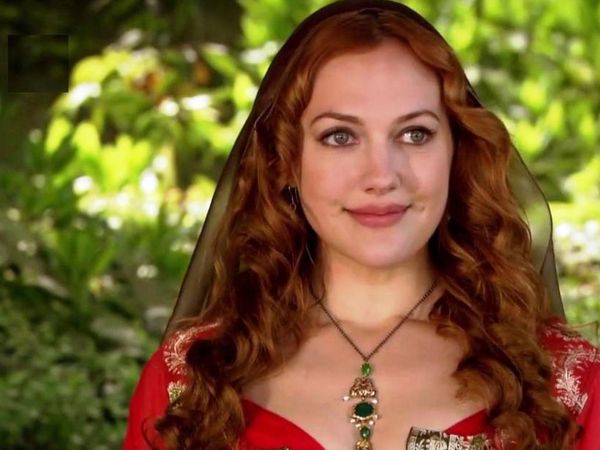 Meryem Uzerli'nin Estetikli Halini Görenler Kendine Bunu Neden Yaptın Dedi