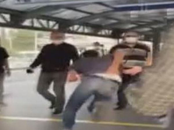 Metrobüs Durağında Beni İttin Tartışması Kavgaya Sebep Oldu