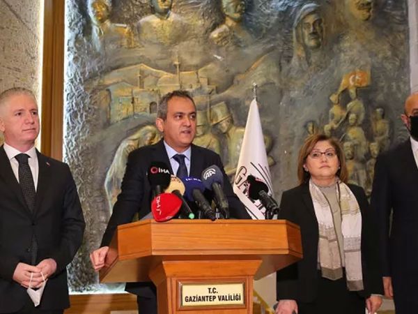 Milli Eğitim Bakanı Devam Zorunluluğu Olmayan Öğrencileri Açıkladı!