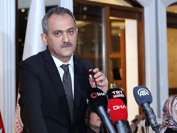 Milli Eğitim Bakanı Mahmut Özer öğretmenlerle iftar programında duyurdu: Öğretmenlik Meslek Kanunu geliyor!