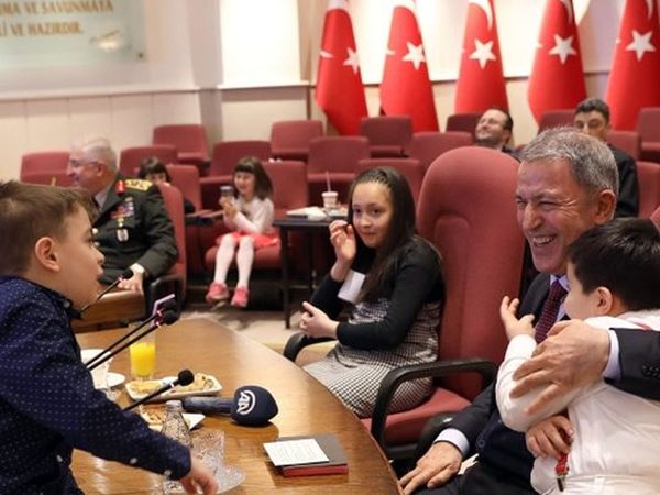 Milli Savunma Bakanlığı'nı çocuk sesleri şenlendirdi