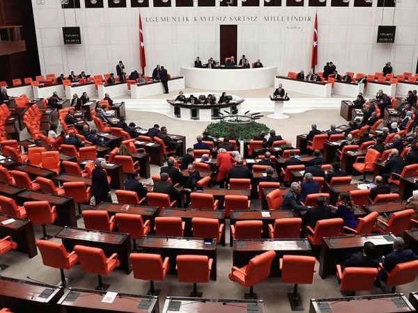 Milyonlarca öğrenci, emekli ve memuru ilgilendiriyor! 'Torba' yasa teklifi TBMM'ye sunuldu!