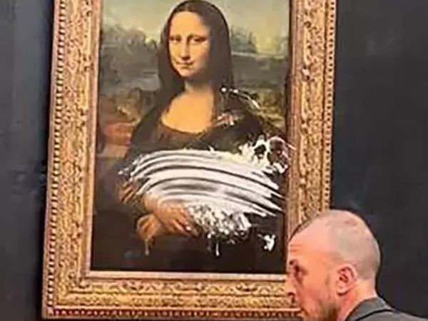 Leonardo da Vinci'nin başyapıt eseri Mona Lisa tablosuna kremalı pasta ile protesto!