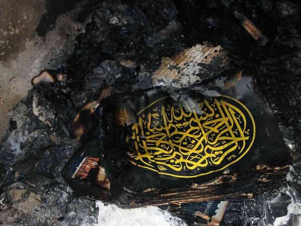 Muğla'da bir evin odasında her şey yandı: Sülus hatla yazılan 'Besmele' yazısı ise hiçbir zarar görmedi