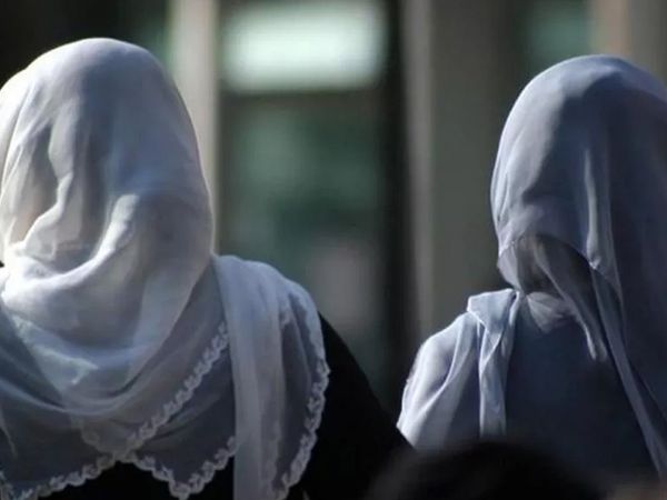 Müslüman kadın öğrenciye zorla 'Penis' dedirtmeye çalışan İsveçli öğretmen tartışma yarattı
