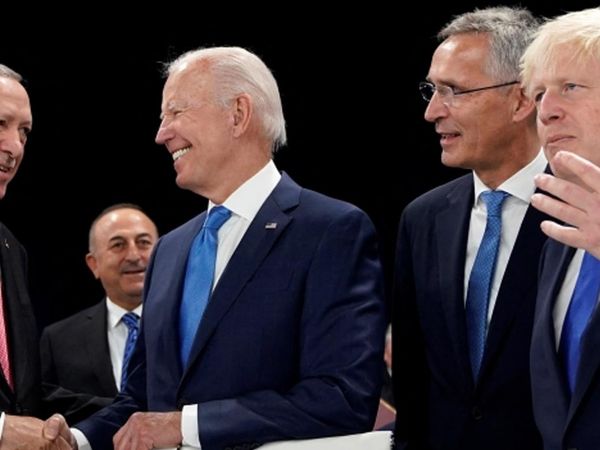 NATO'da güldüren diyaloglar! Başkan Erdoğan'dan Biden ile Johnson'a Türkçe dersleri!