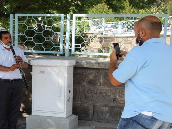 Nevşehir'de İki Kere İhanete Uğradığı Eşinden Boşanan Adam Kutlama Yaptı