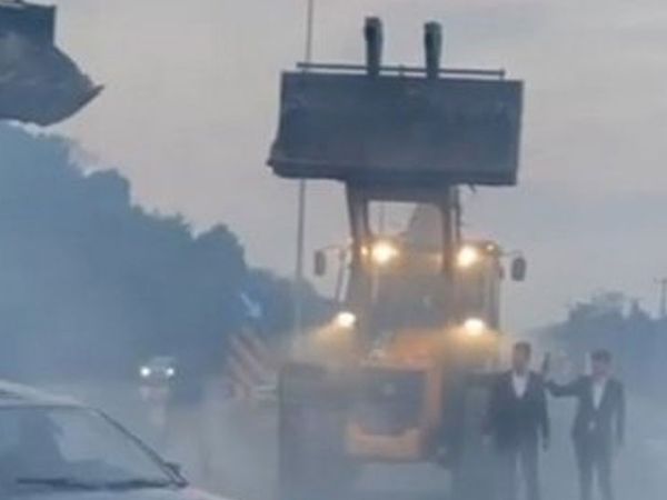 Ordu’da Şehir Magandaları İş Makinalarıyla Yolu Kapatıp Drift Yaptı