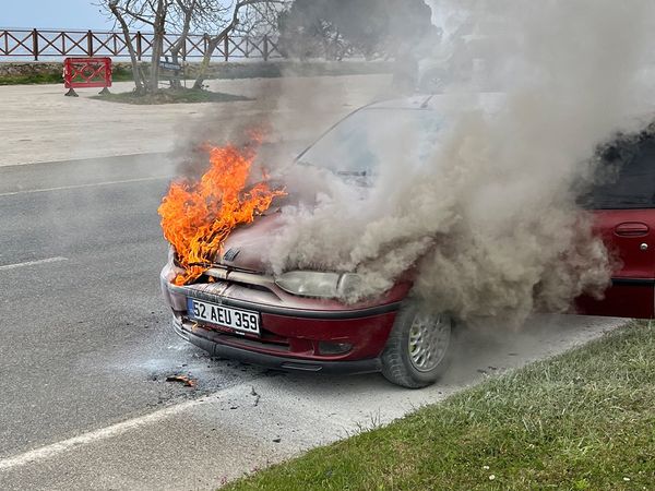 Ordu'da seyir halindeki otomobil alev aldı: Yangın kontrol altına alındı