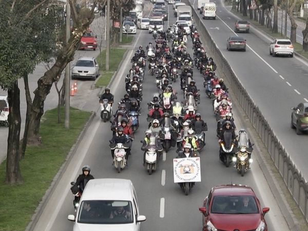 Ordulu motosikletli kuryelerden bilinçli farkındalık: Trafik kazalarına dikkat çekmek amacıyla konvoy oluşturdular