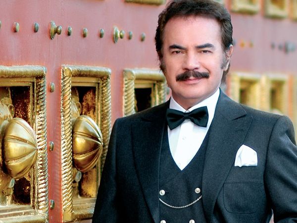 Orhan Gencebay'ın Hülya Avşar'ın Kalçasına Vurduğu Görüntüler Ortaya Çıktı