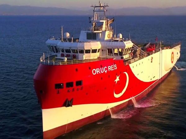 Oruç Reis Gemisi Demre İlçesine Demir Attı