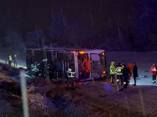 Otobüs devrildi, felakete yol açtı: 6 ölü, onlarca yaralı