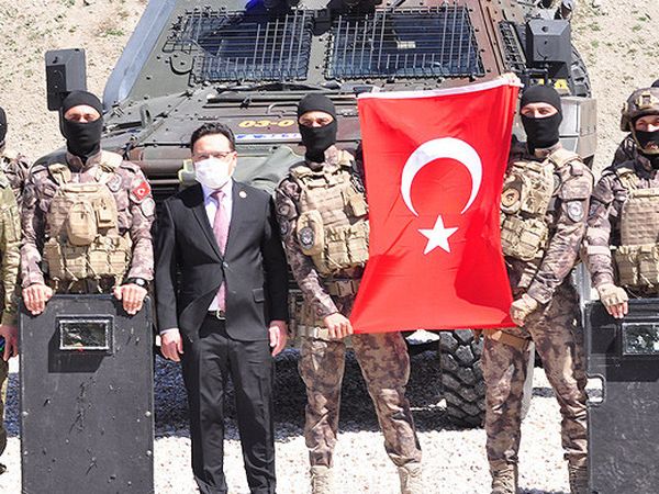 Özel Harekat Polislerinin Eğitim Faaliyetleri Nefes Kesti