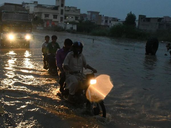 Pakistan'da meydana gelen sağanak yağışlar hayatı olumsuz etkiledi!