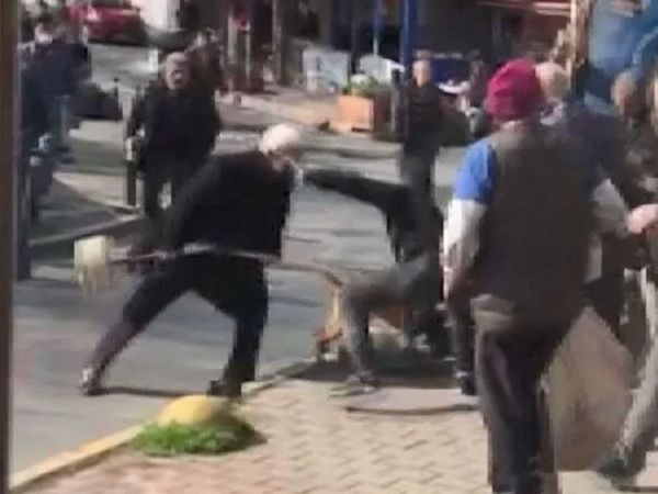 Pitbull cinsi köpeğini yoldan geçen vatandaşa saldırtan şahıs: İstesem silah alır sıkardım!