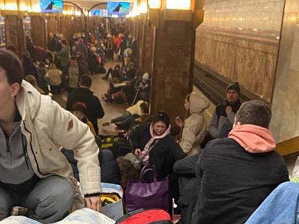 Rus Saldırılarından Korkan Ukraynalılar Geceyi Metro İstasyonlarında Geçirdi!
