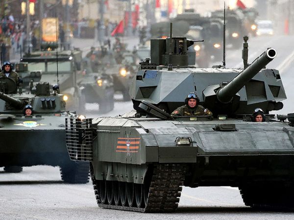 Rus Tankları Kiev'e Girdi: Hükümet Binaları Çevresinde Çatışma!