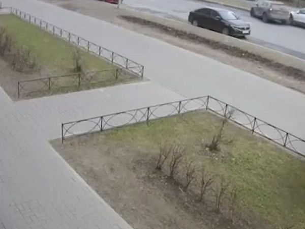 Rusya'da Çocuğunu Ezilmekten Kurtaran Baba Kameralara Böyle Yansıdı