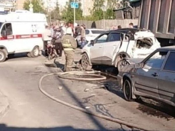 Rusya’da Freni Boşalan Kamyon 8 Aracı Birden Ezdi