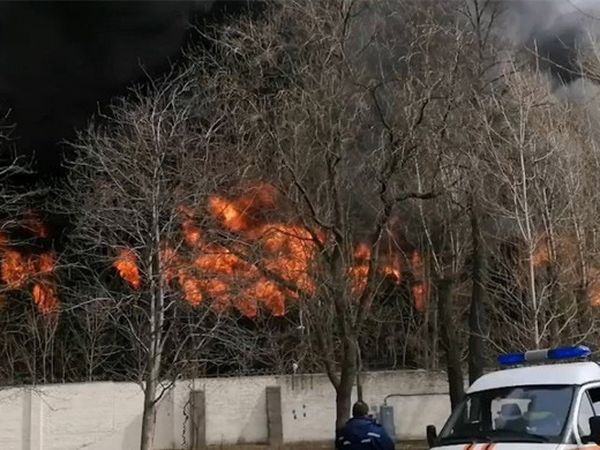 Rusya'da Tarihi Fabrikada Korkutan Yangın