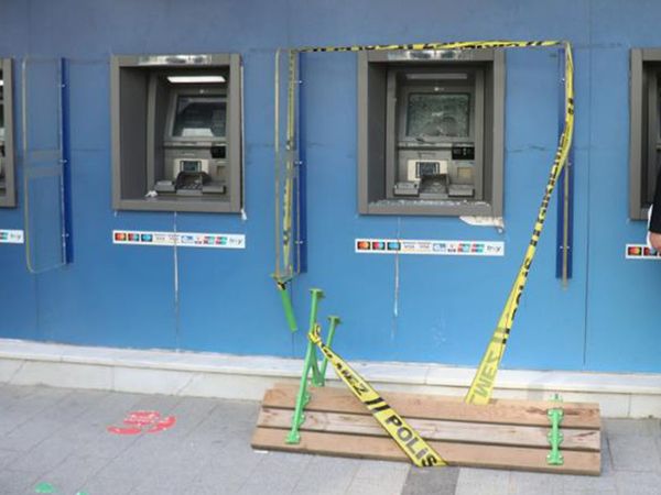 Sakarya'da hayret verici olay! Yanında taşıdığı bankla ATM parçaladı