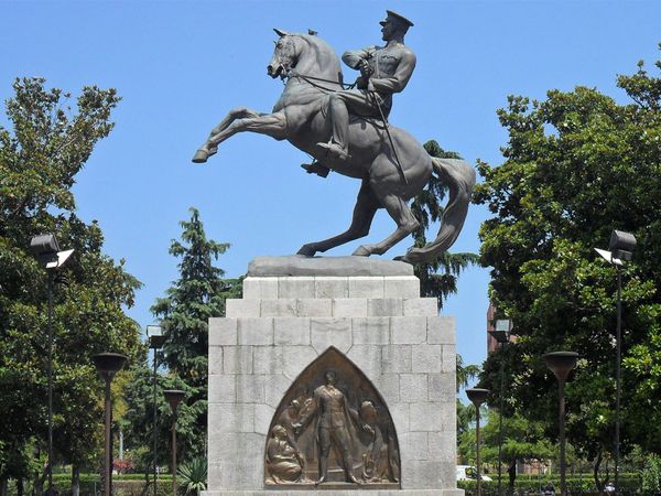 Samsun'da Atatürk Anıtı'na Saldıran Kişilere Ait Çok Fazla Sayıda Suç Kaydı Olduğu Ortaya Çıktı!