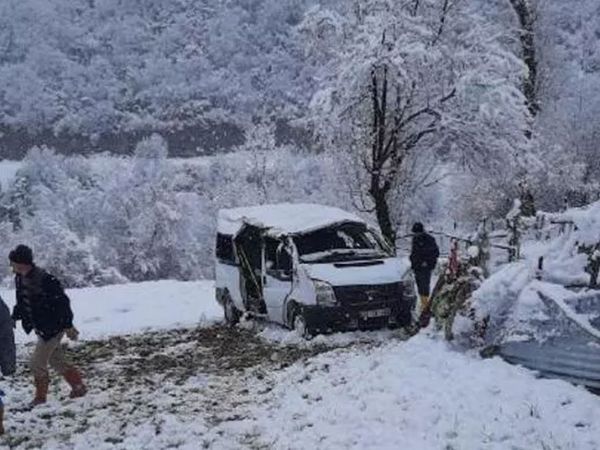 Samsun'da öğrencileri taşıyan okul servisi takla attı! Ölü ve yaralılar var