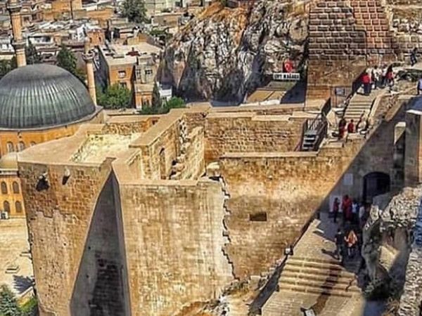 Şanlıurfa'da Duvar Çöktü: 1 Kişi Duvarın Altında Kaldı