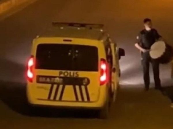 Şanlıurfa'da Polis Sahurda Davul Çaldı