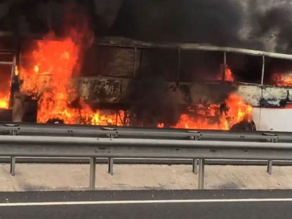 Şanlıurfa'da Yolcu Otobüsü Alevlerin Esiri Oldu
