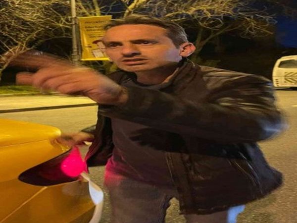 Sarı taksi terörü son bulmuyor, taksi sürücüsü yolcuların eşyalarını dışarı fırlattı!
