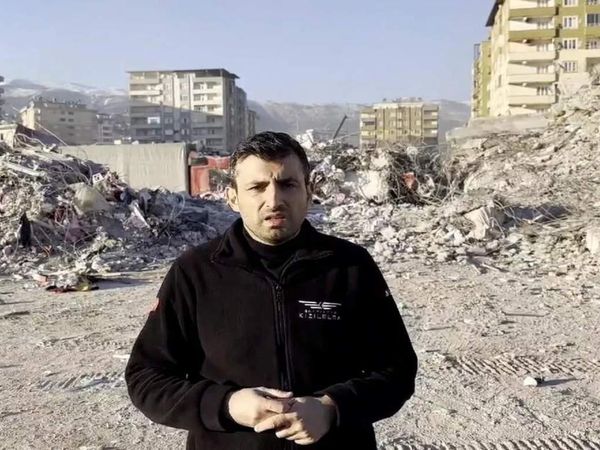 Selçuk Bayrak'tar deprem bölgesine 1000 konut desteği