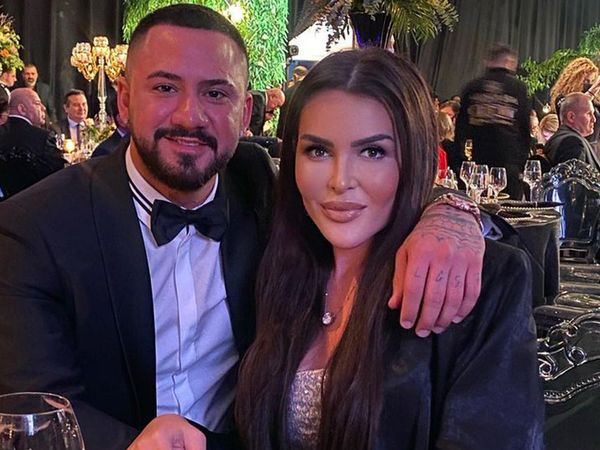 Selin Ciğer'cinin Lüks Aracının Camı Patladı